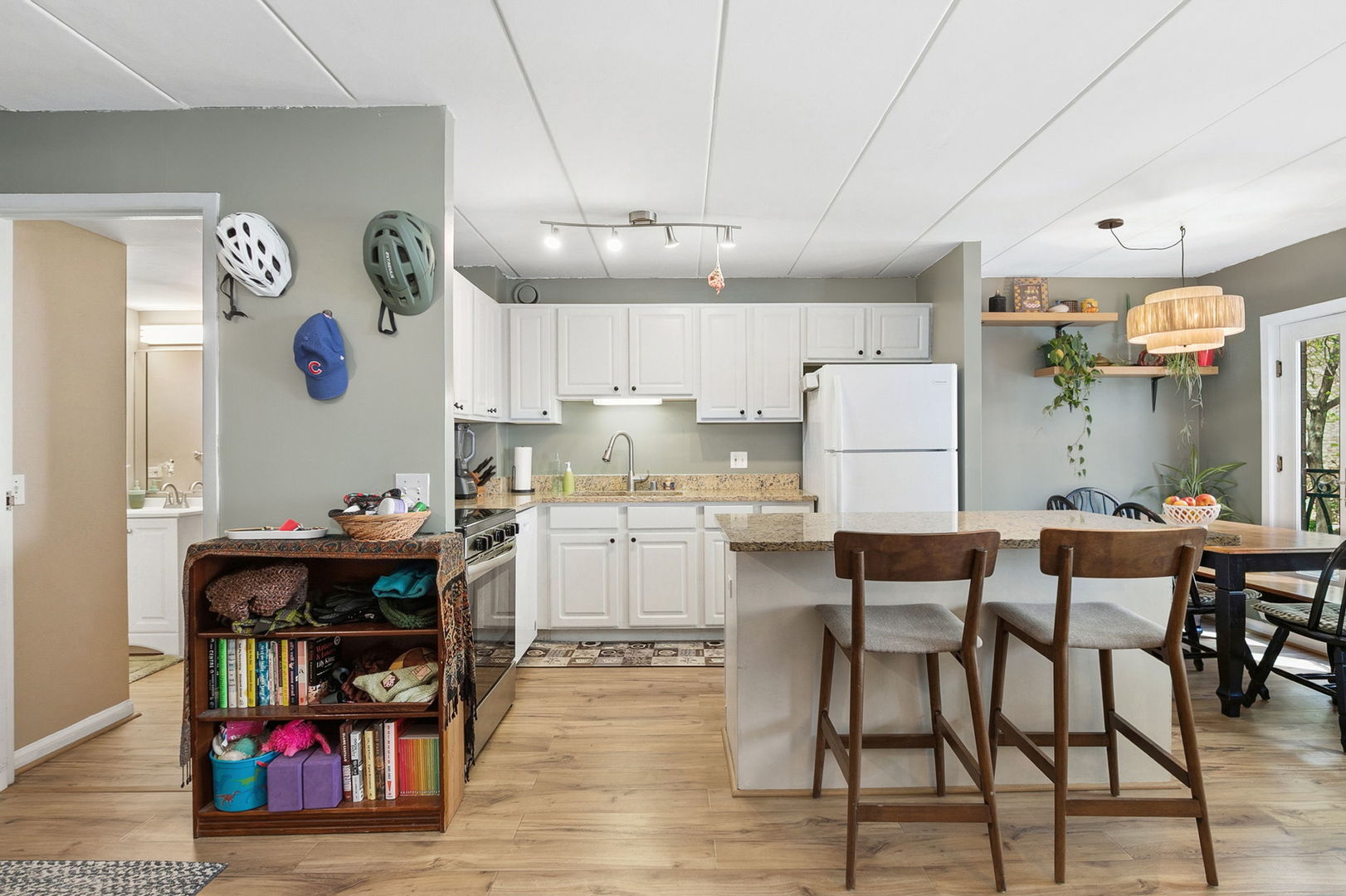 711 West Gordon Terrace Chicago IL 60613