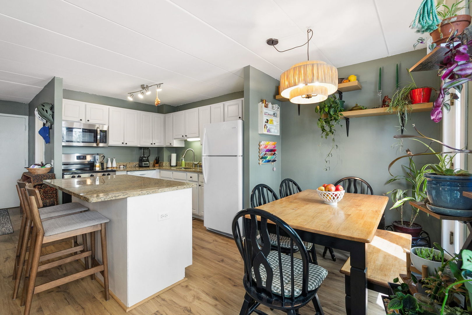 711 West Gordon Terrace Chicago IL 60613