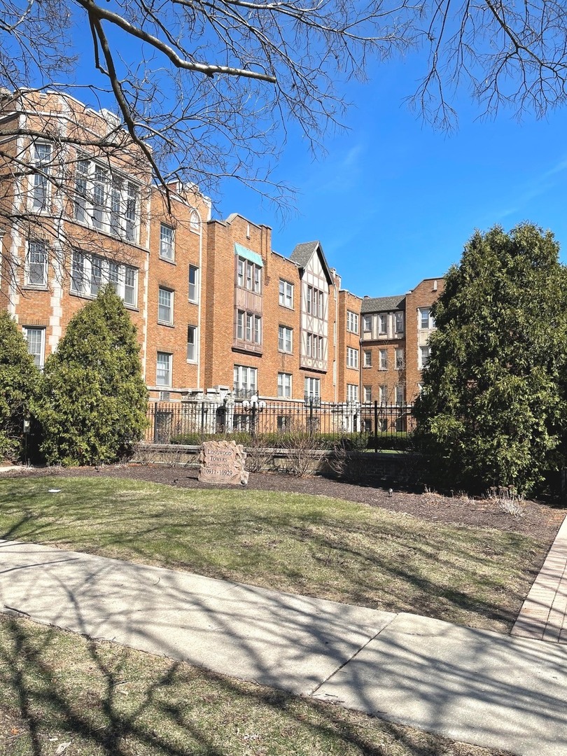 10925 South Longwood Drive Chicago IL 60643