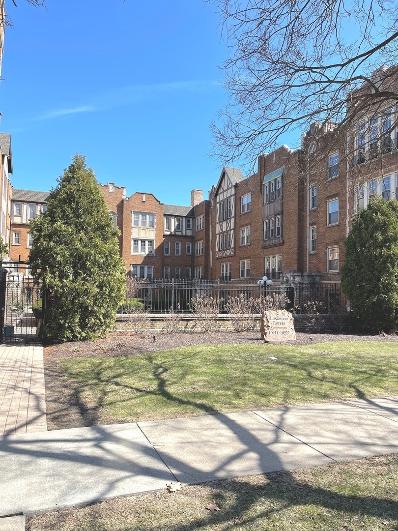 10925 South Longwood Drive Chicago IL 60643