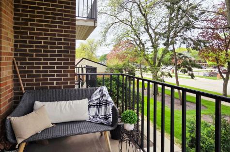1217 South Old Wilke Road Arlington Heights IL 60005