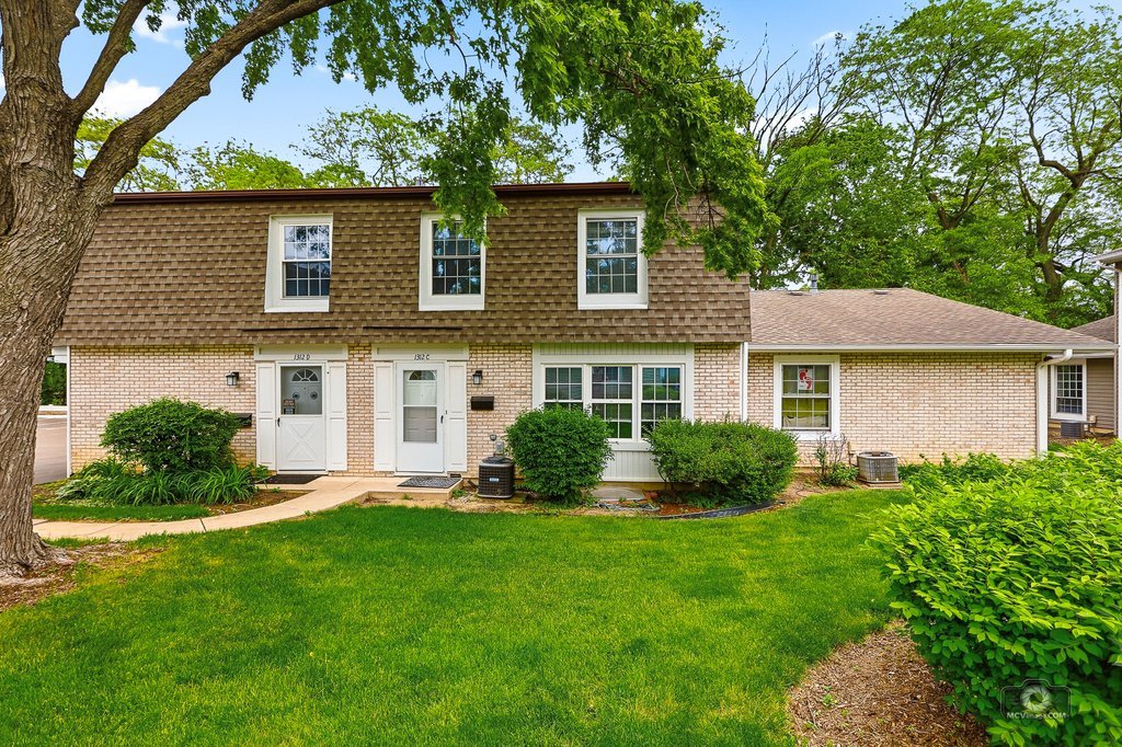 1312 Woodcutter Lane Wheaton IL 60189