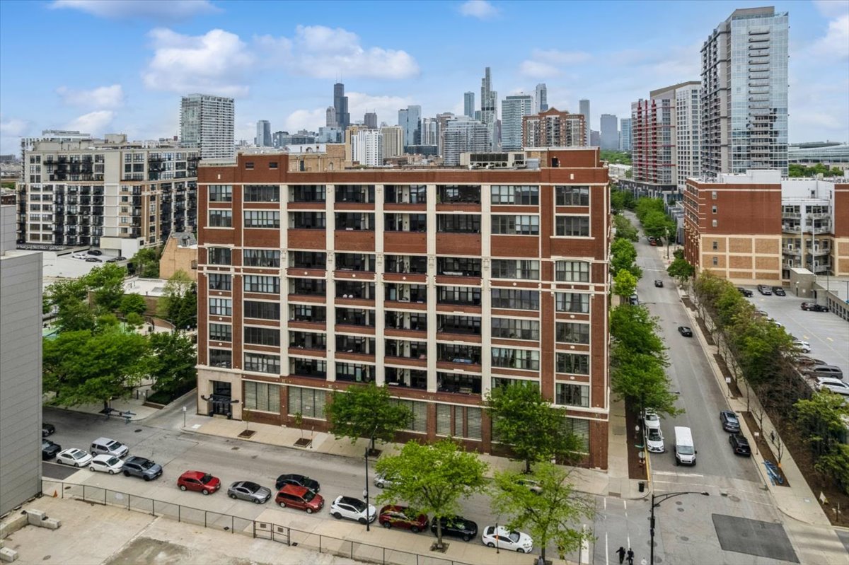 320 East 21st Street Chicago IL 60616