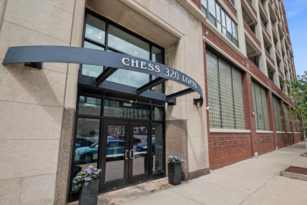 320 East 21st Street Chicago IL 60616