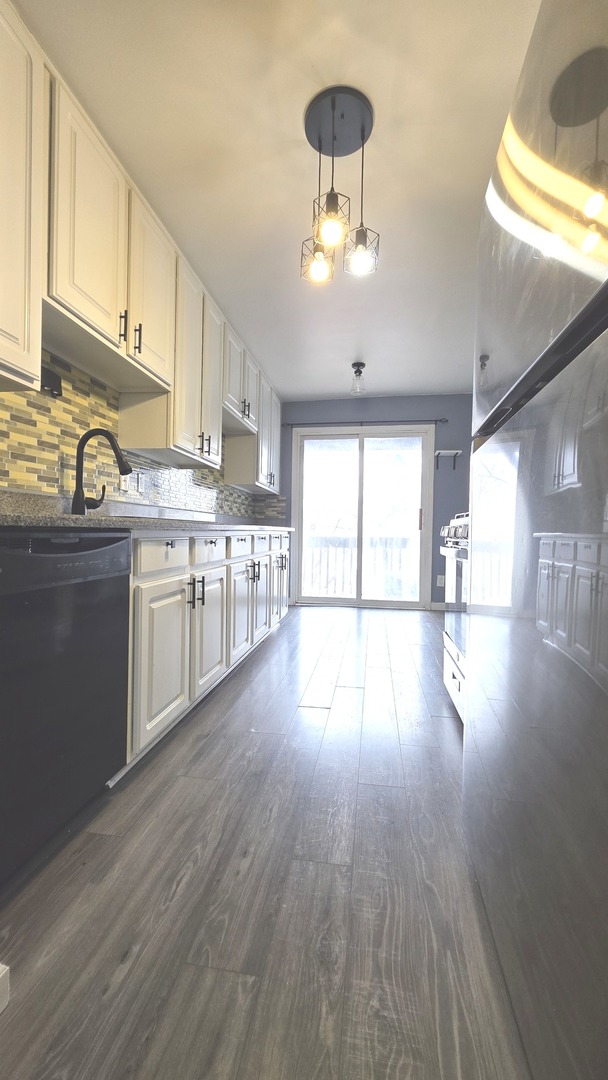 1992 Tall Oaks Drive Aurora IL 60505