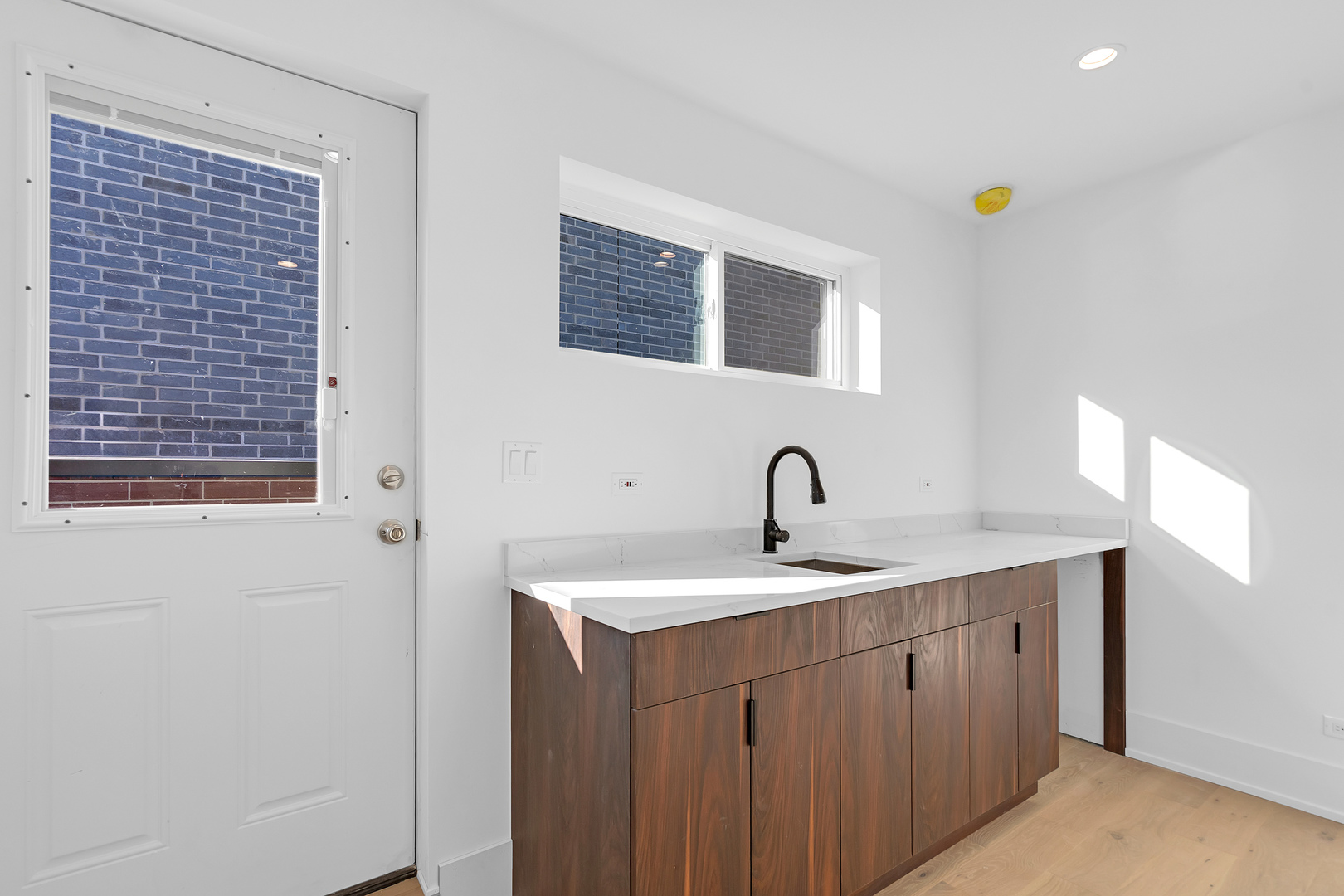 505 West Elm Avenue Chicago IL 60610