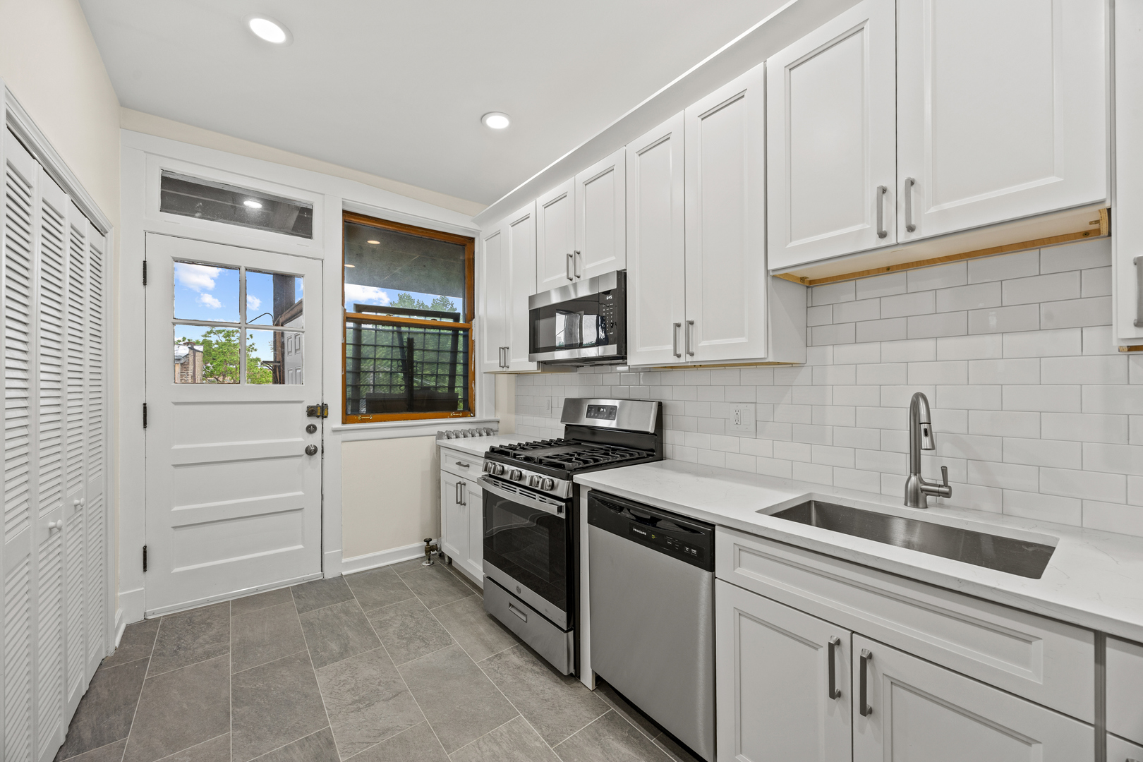 1223 East Hyde Park Boulevard Chicago IL 60615