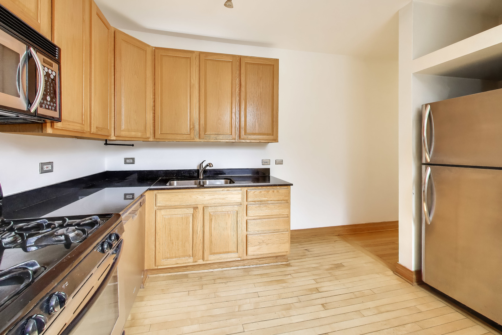 5712 North Wayne Avenue Chicago IL 60660