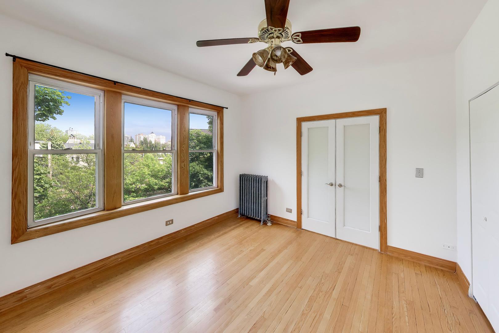 5712 North Wayne Avenue Chicago IL 60660