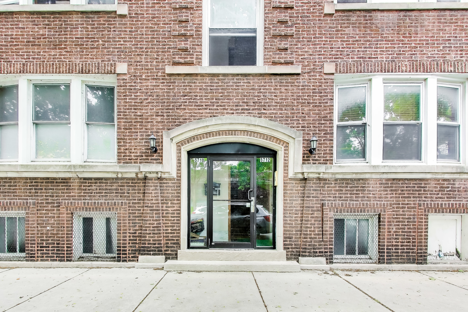 5712 North Wayne Avenue Chicago IL 60660