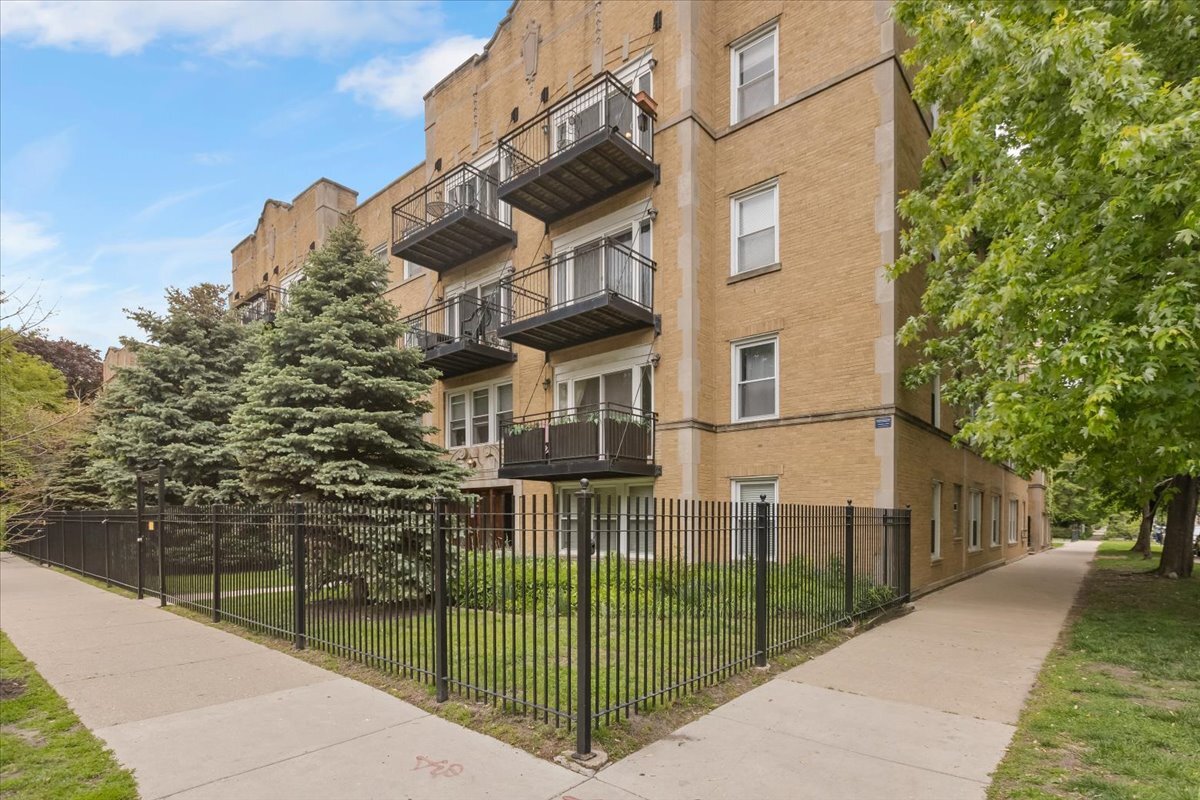 7050 North Damen Avenue Chicago IL 60645