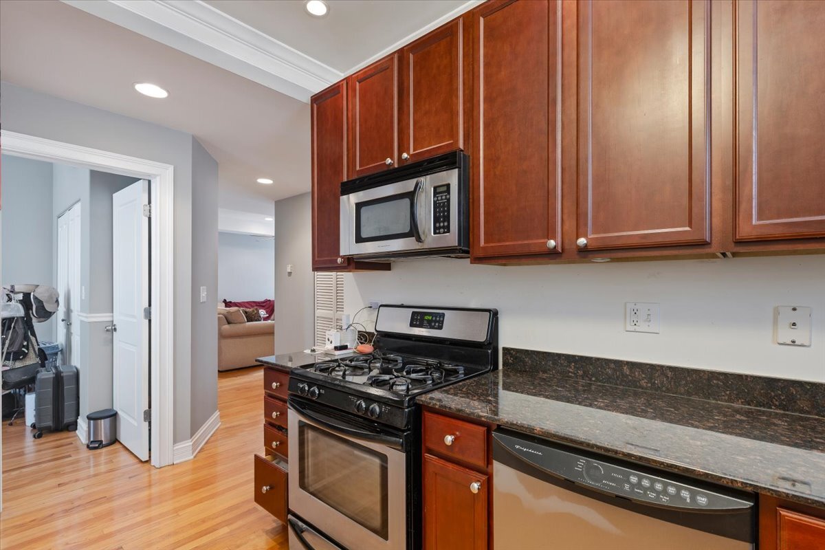 7050 North Damen Avenue Chicago IL 60645