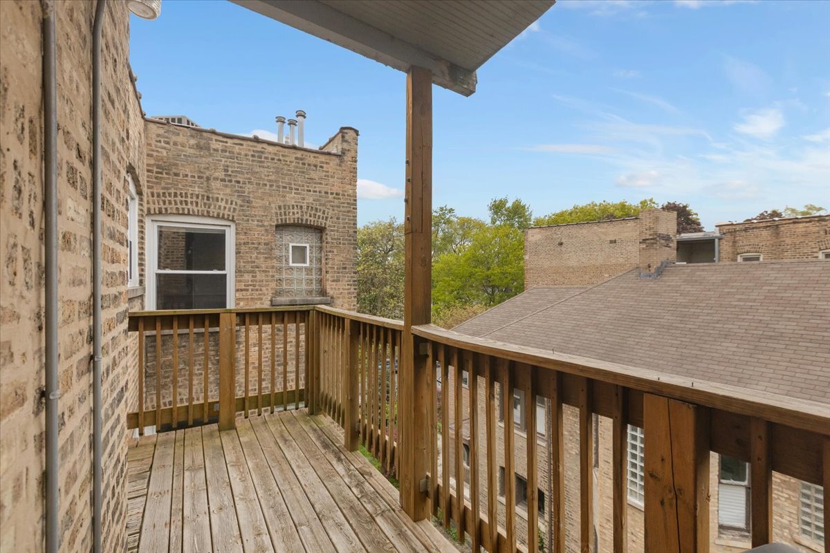 7050 North Damen Avenue Chicago IL 60645