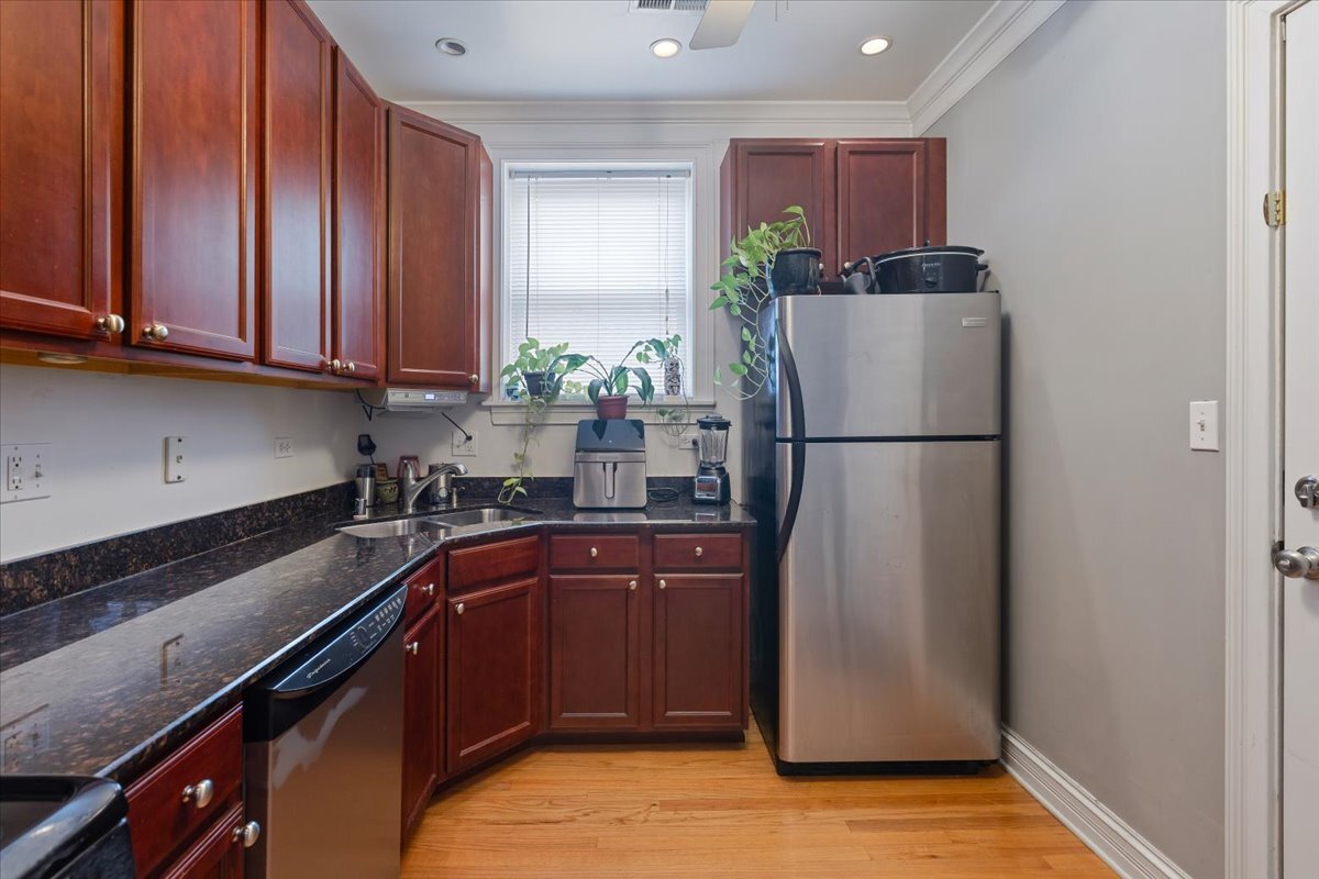 7050 North Damen Avenue Chicago IL 60645