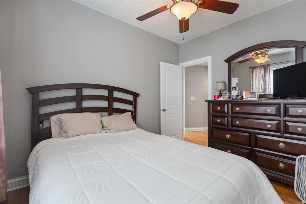 7050 North Damen Avenue Chicago IL 60645