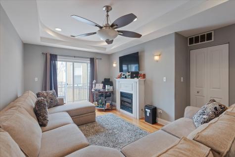 7050 North Damen Avenue Chicago IL 60645