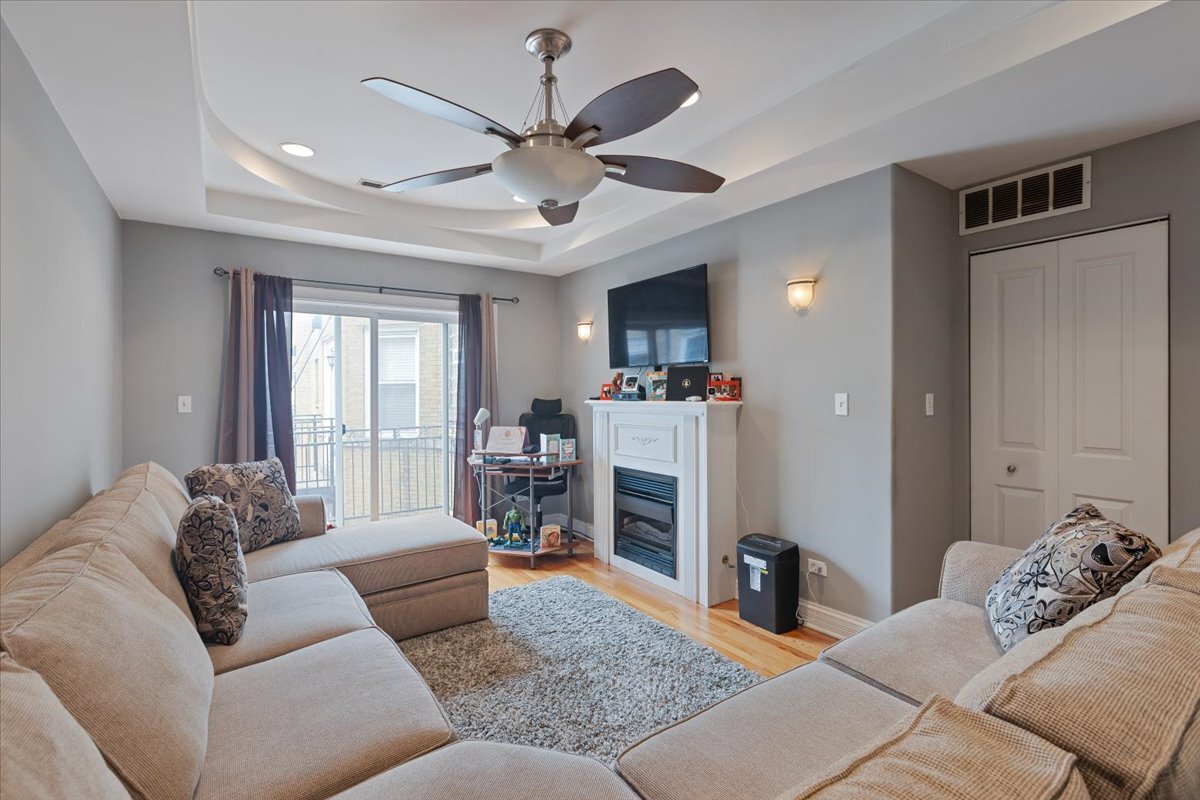 7050 North Damen Avenue Chicago IL 60645