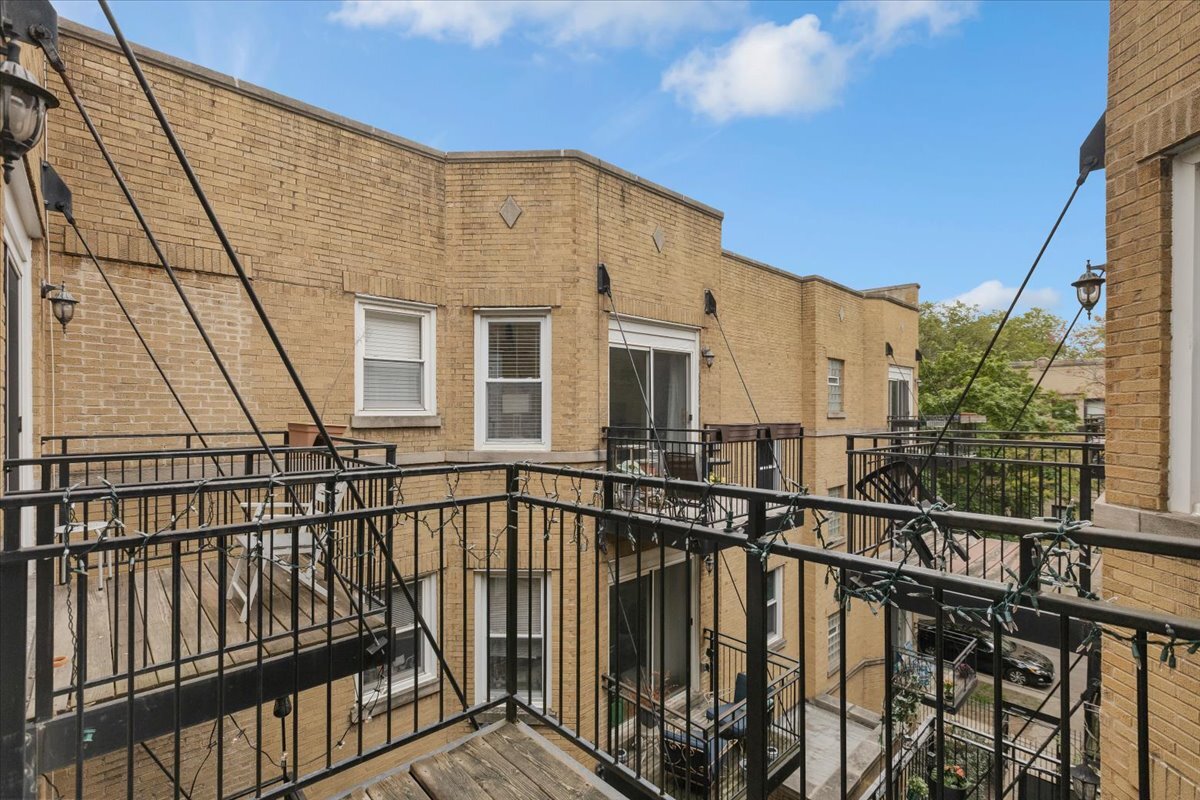7050 North Damen Avenue Chicago IL 60645