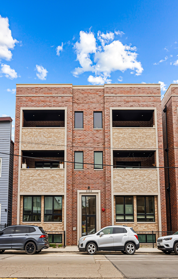 3125 North Clybourn Avenue Chicago IL 60618