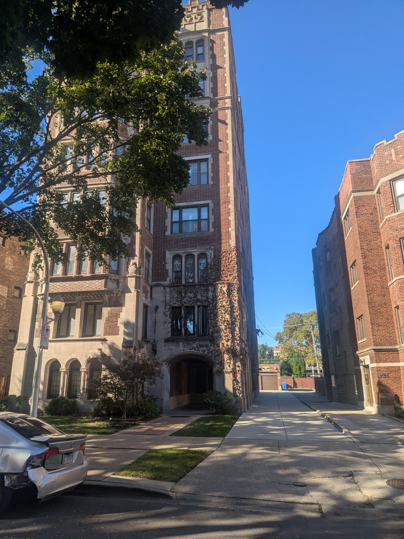6740 South Oglesby Avenue Chicago IL 60649