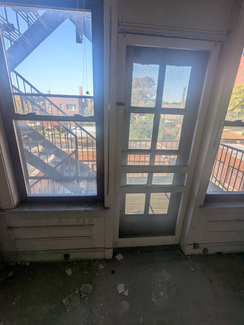 6740 South Oglesby Avenue Chicago IL 60649