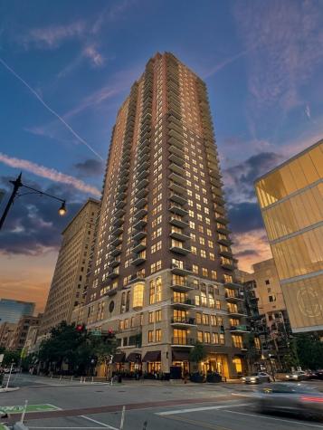 41 East 8th Street Chicago IL 60605