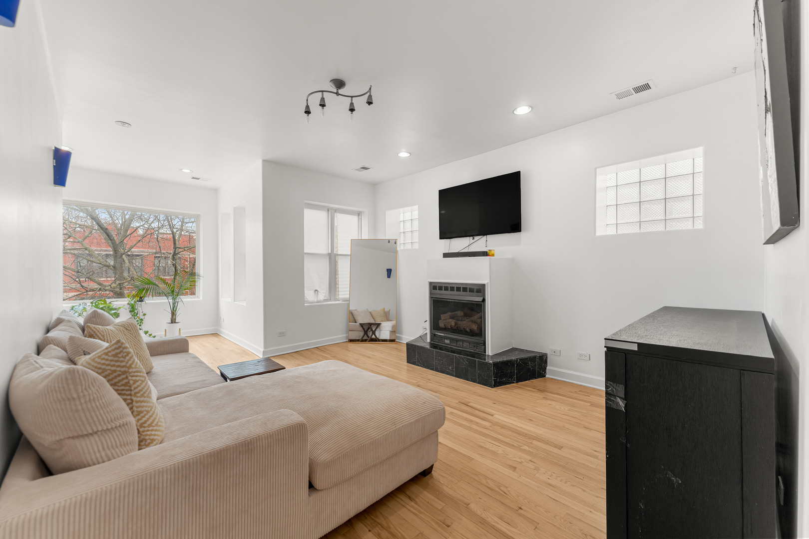 6722 South Ridgeland Avenue Chicago IL 60649
