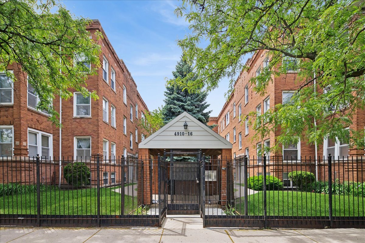 4916 North Kedzie Avenue Chicago IL 60625