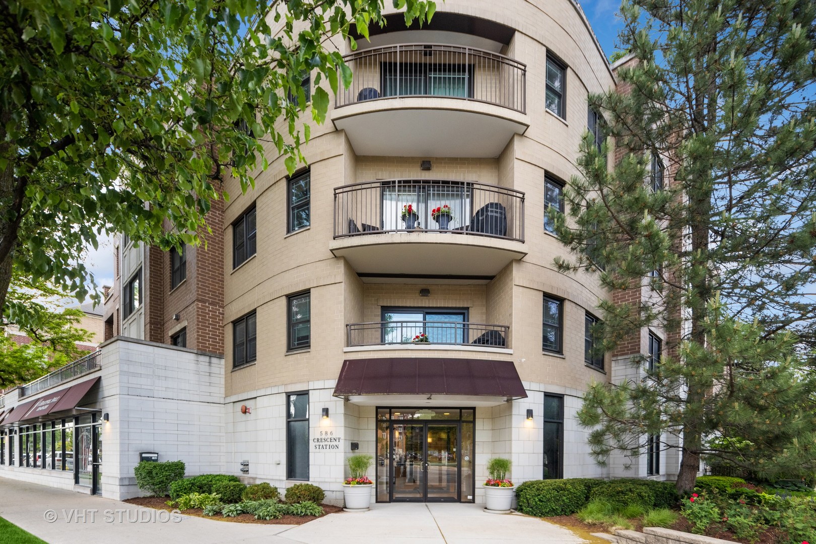 586 Crescent Boulevard Glen Ellyn IL 60137