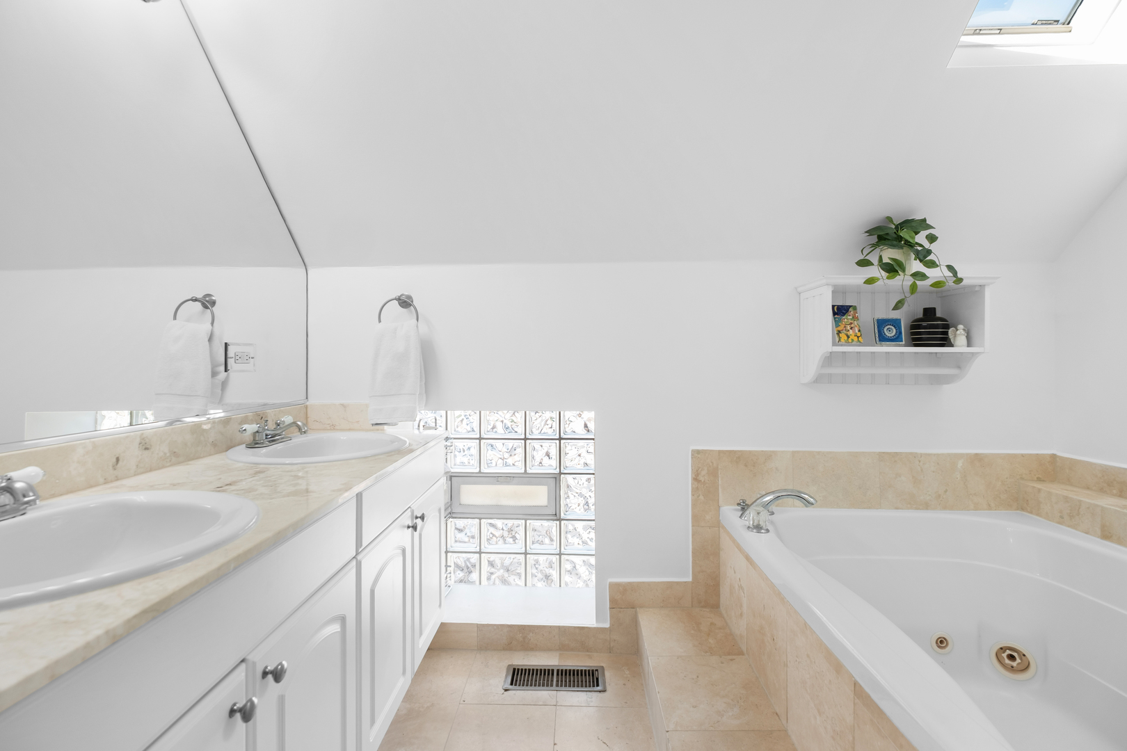1542 North Wood Street Chicago IL 60622