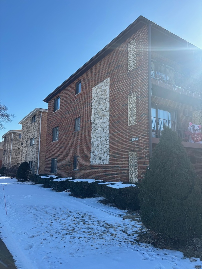 6323 West 64th Place Chicago IL 60638