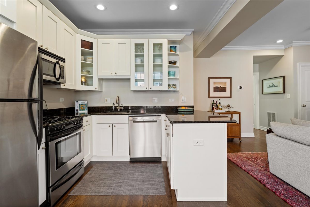 2701 North Mildred Avenue Chicago IL 60614
