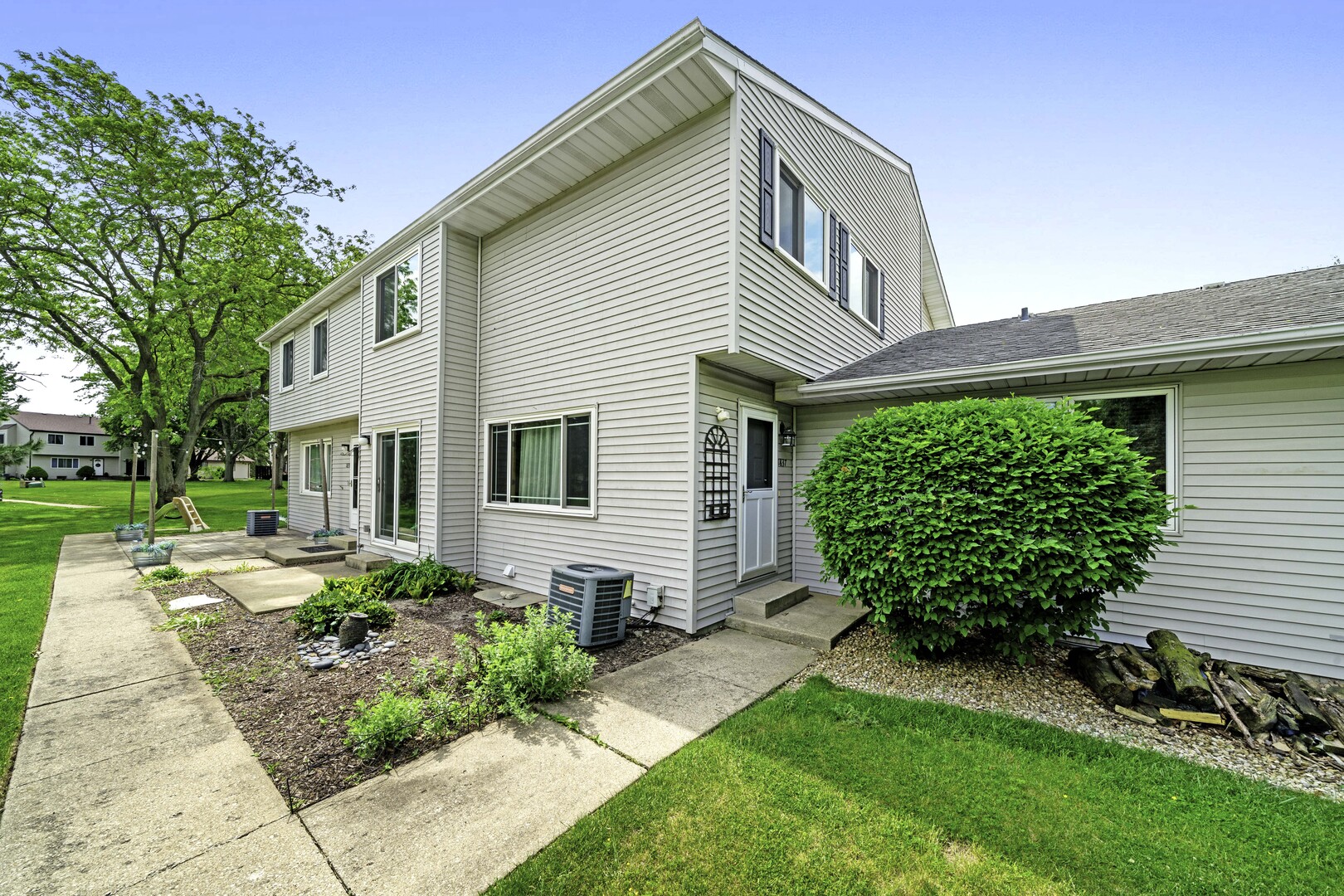 1837 Kerrybrook Court Sycamore IL 60178