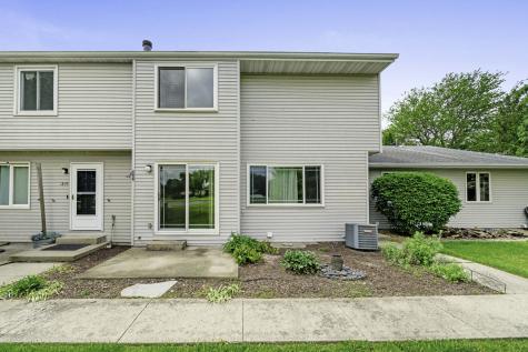 1837 Kerrybrook Court Sycamore IL 60178