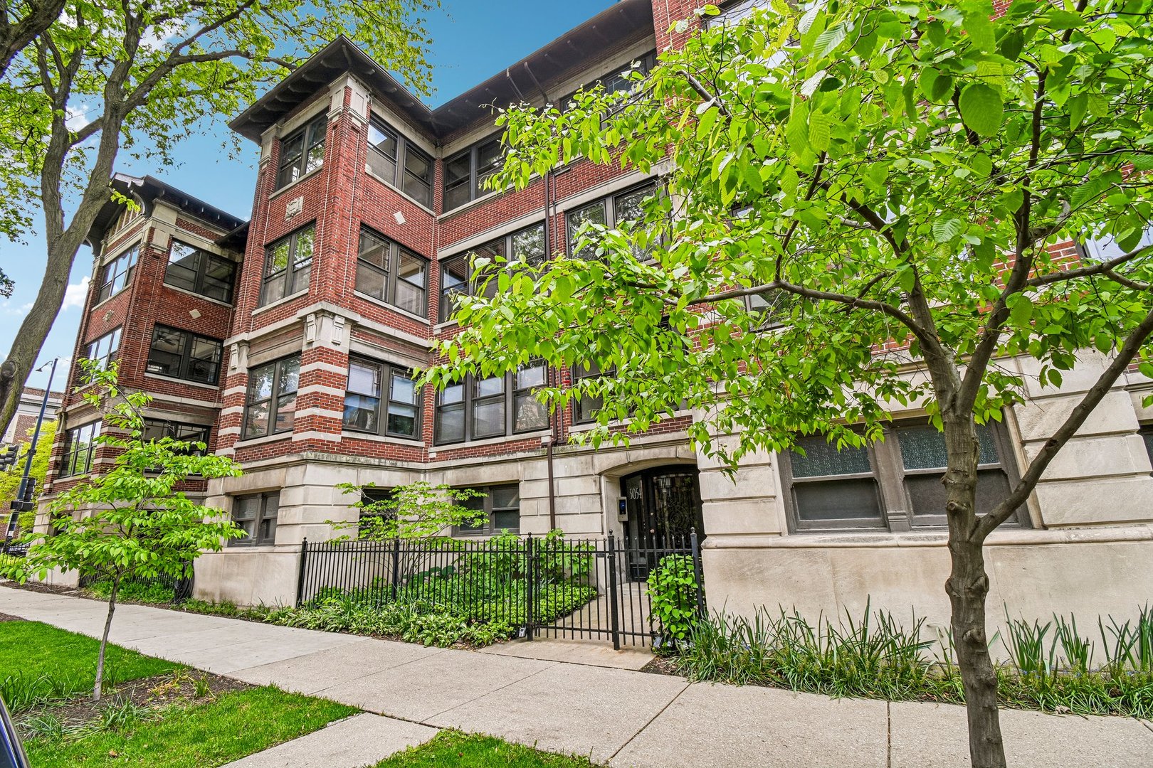 5054 South Woodlawn Avenue Chicago IL 60615