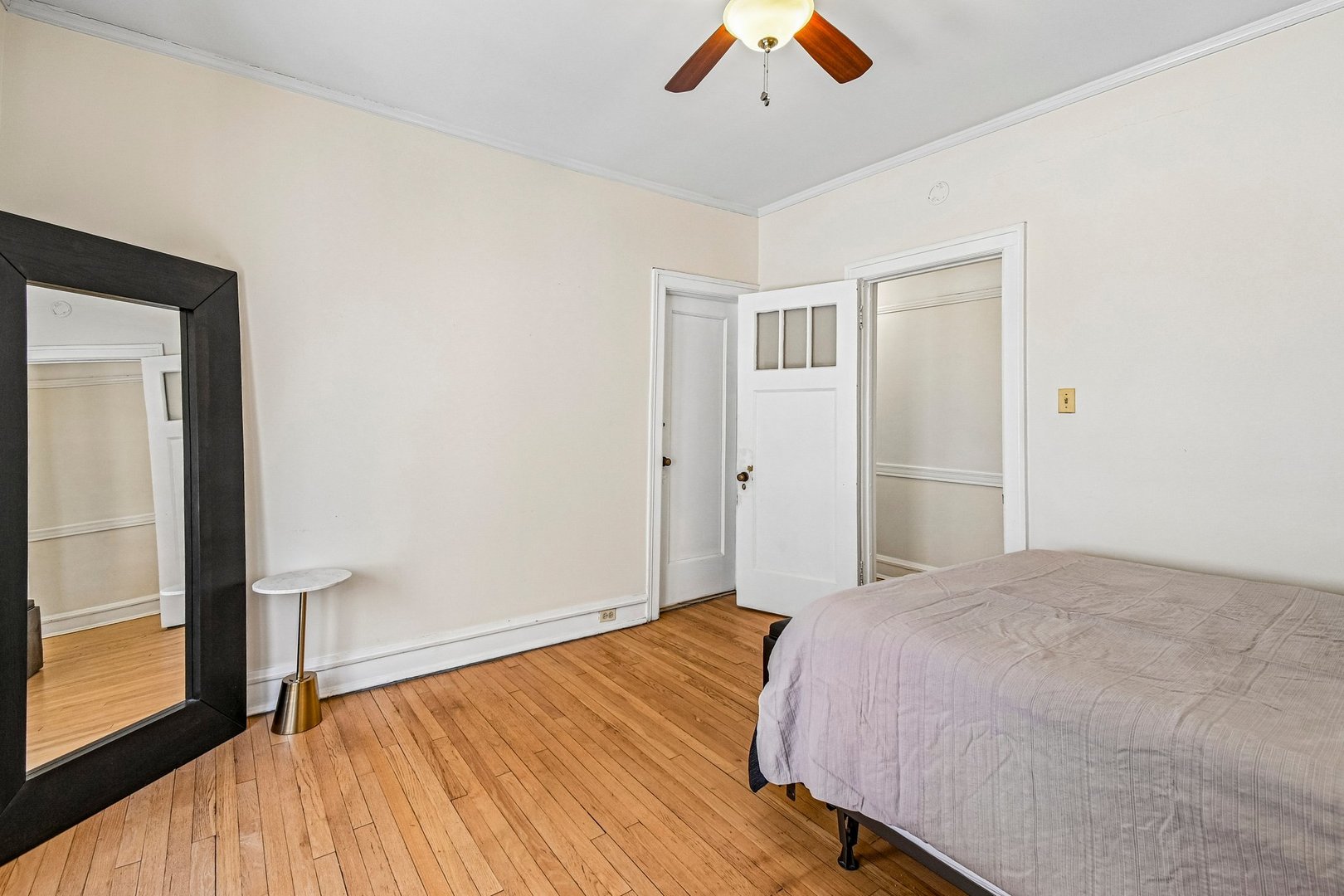 5054 South Woodlawn Avenue Chicago IL 60615
