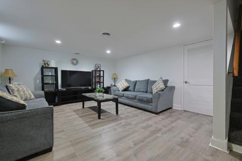 8668 Gregory Lane Des Plaines IL 60016