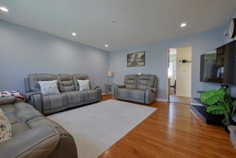 8668 Gregory Lane Des Plaines IL 60016