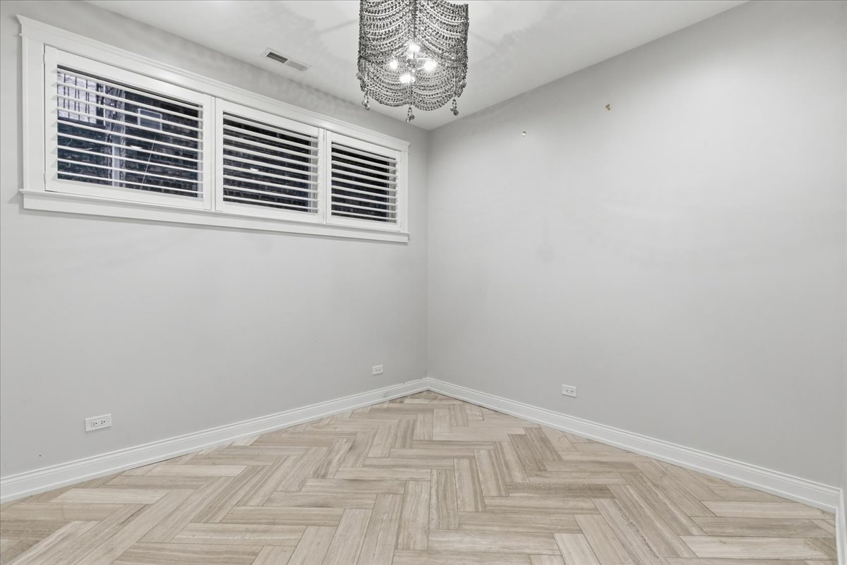 850 West Lill Avenue Chicago IL 60614