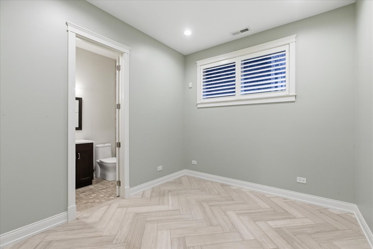 850 West Lill Avenue Chicago IL 60614