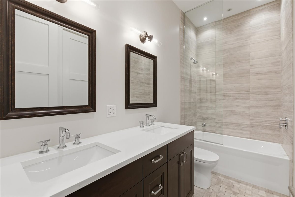850 West Lill Avenue Chicago IL 60614