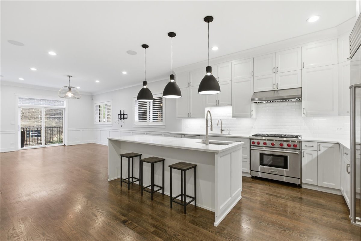 850 West Lill Avenue Chicago IL 60614