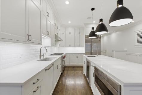 850 West Lill Avenue Chicago IL 60614