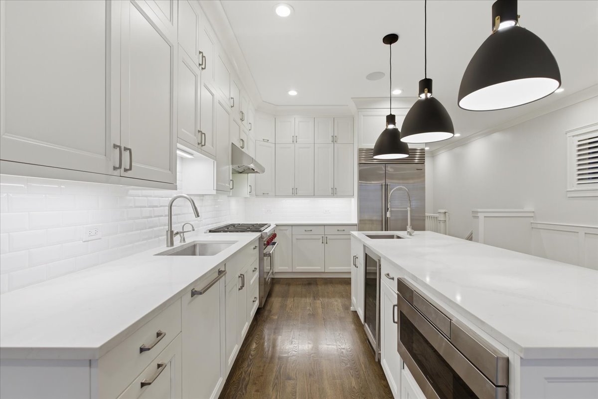 850 West Lill Avenue Chicago IL 60614