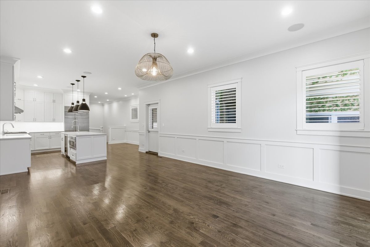 850 West Lill Avenue Chicago IL 60614