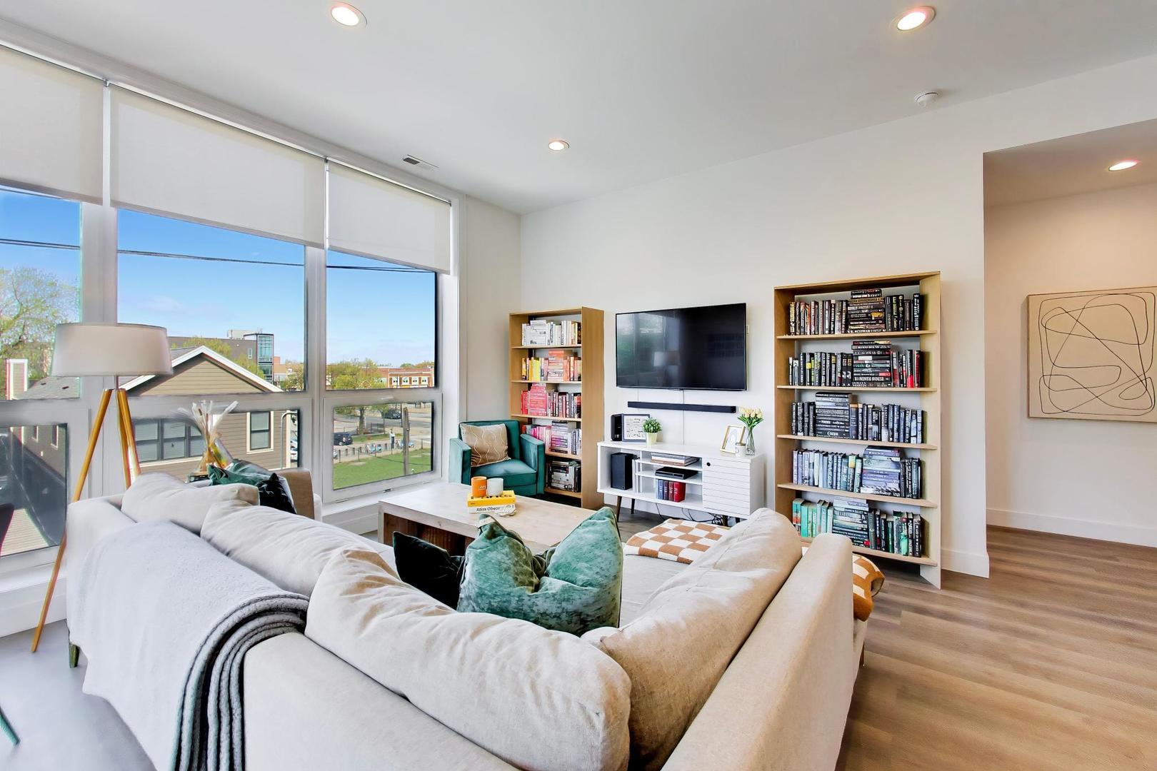 2423 West Fullerton Avenue Chicago IL 60647