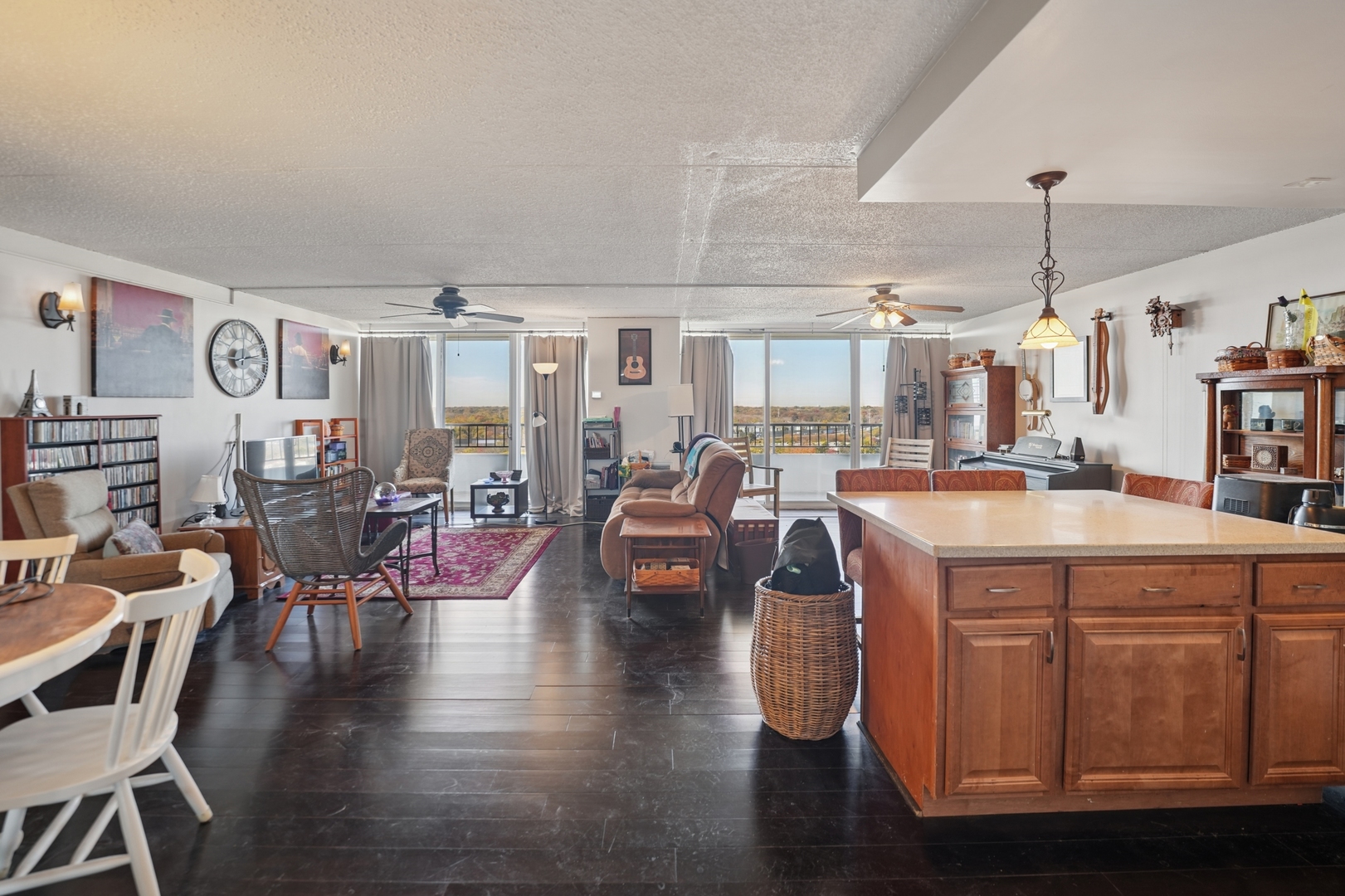 2005 South Finley Road Lombard IL 60148