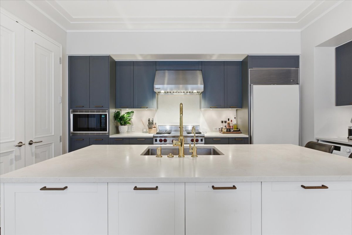 159 East Walton Place Chicago IL 60611
