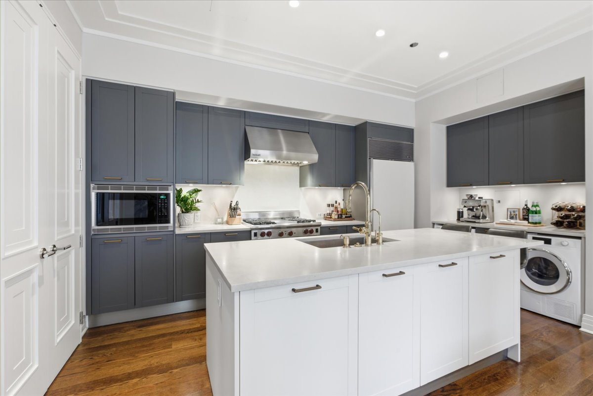 159 East Walton Place Chicago IL 60611