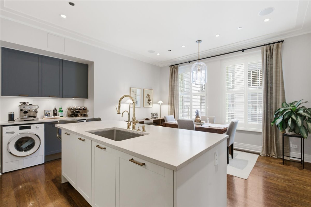 159 East Walton Place Chicago IL 60611